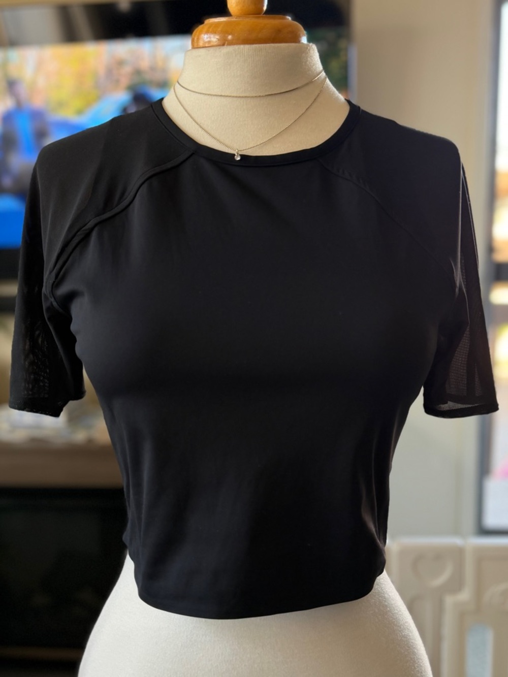 Lululemon Black Short-Sleeve Women's Athletic Crop Top